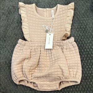 Quincy Mae Ruffle Bubble Romper || Shell (6-12m)